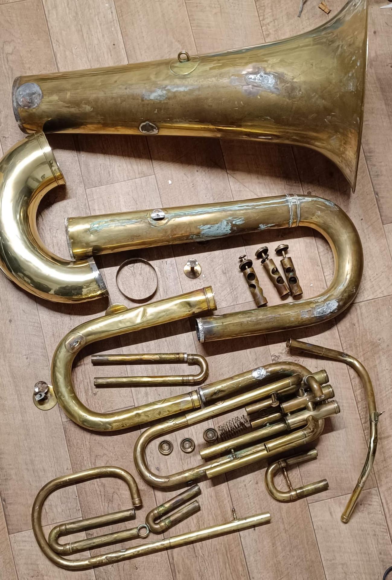 15 basse éclatée avant lustrage